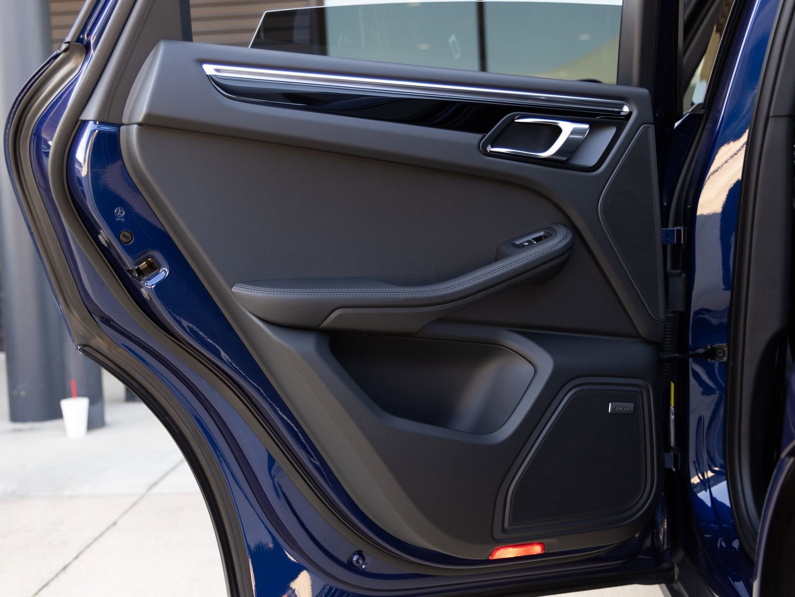 Certified 2025 Porsche Macan image 33