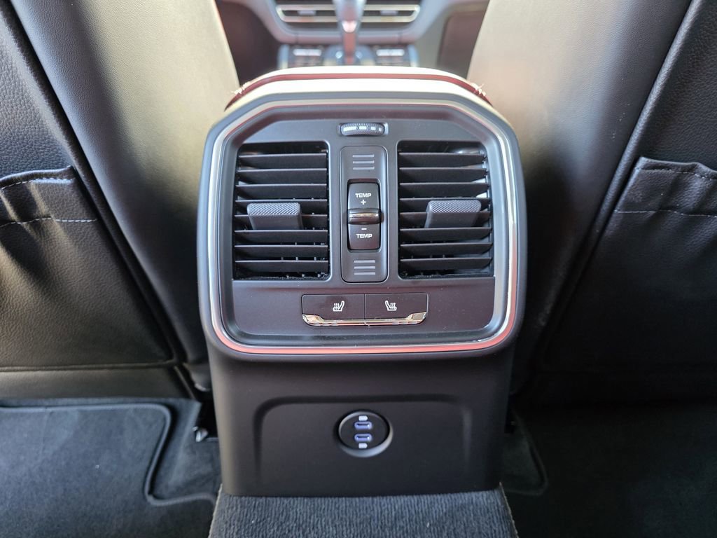 Used 2025 Porsche Macan image 20