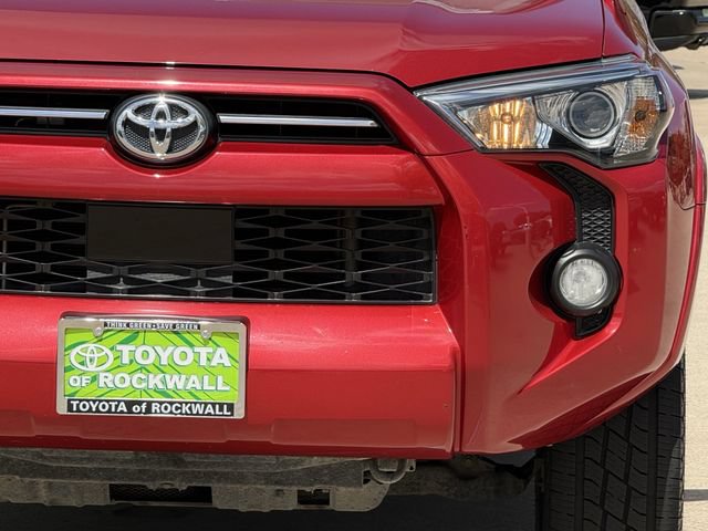 Used 2020 Toyota 4Runner SR5 AWD/4WD image 4