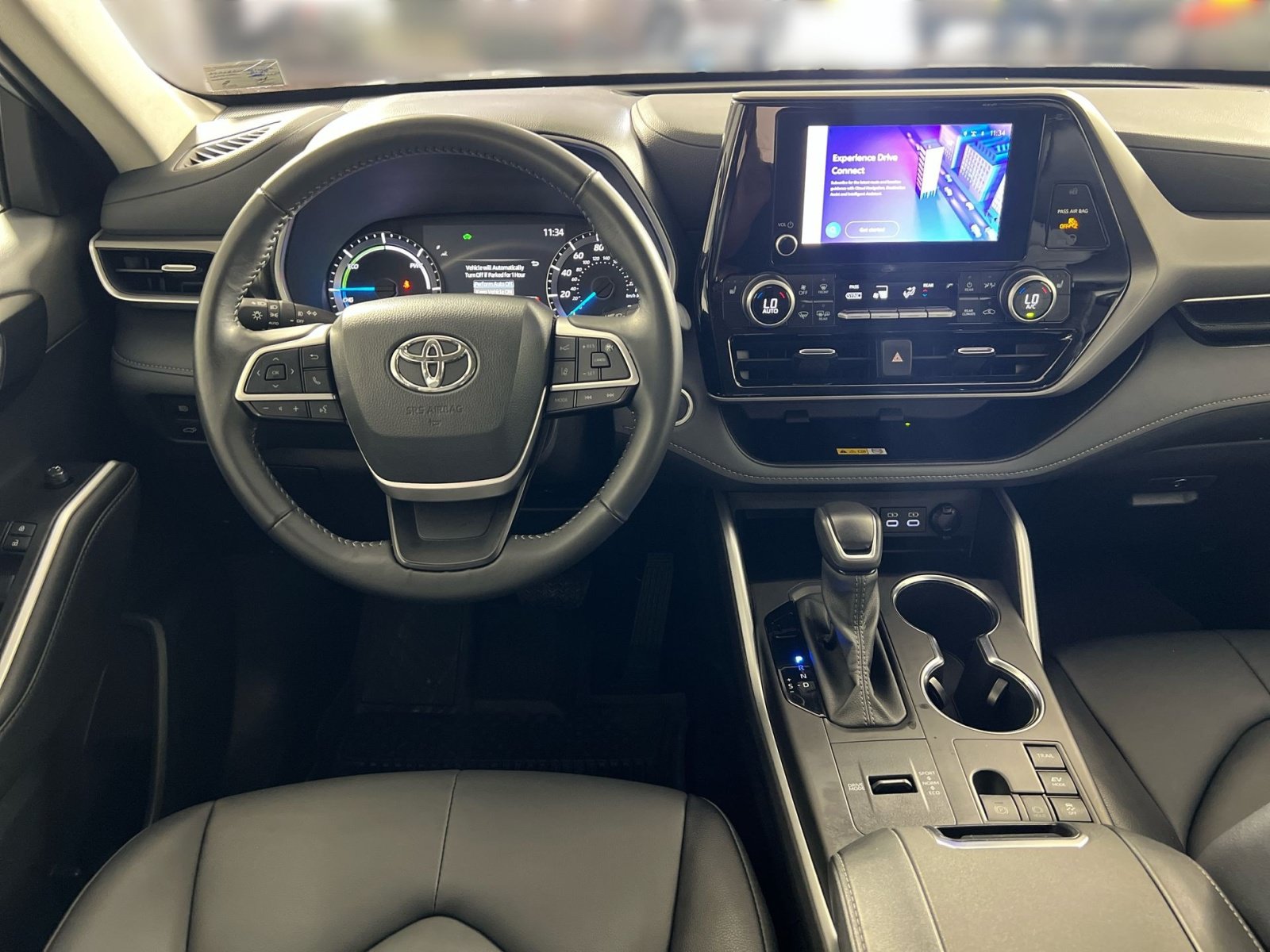 Used 2025 Toyota Highlander XLE AWD/4WD image 23