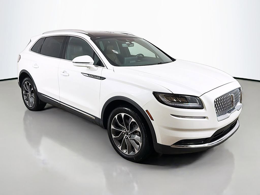 Used 2022 Lincoln Nautilus Reserve w/ Luxury Package image 2