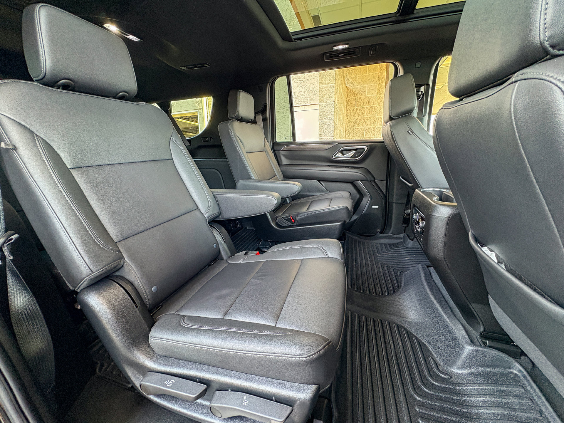 Used 2023 Chevrolet Suburban Z71 w/ Z71 Off-Road Package AWD/4WD image 24