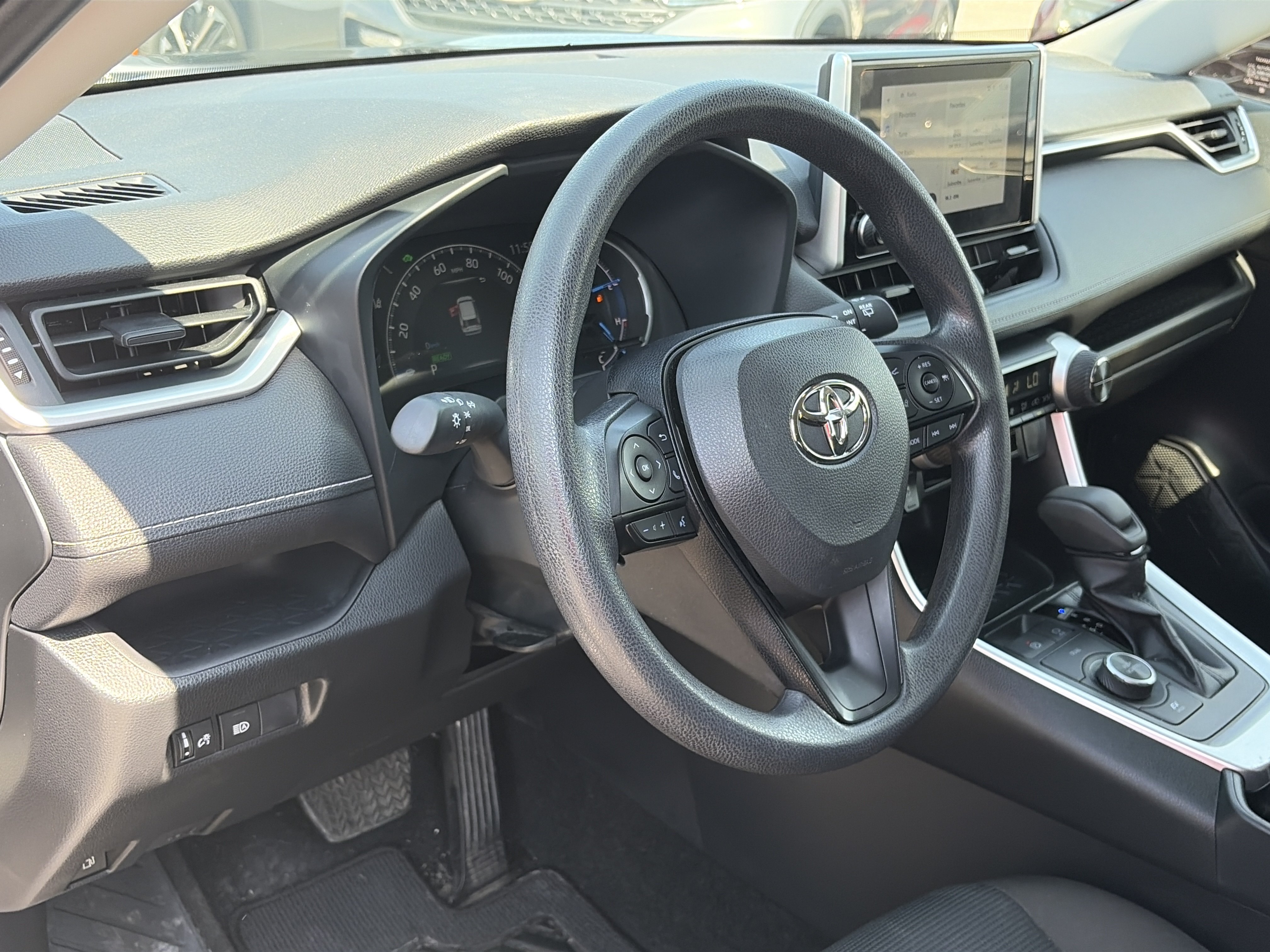 Used 2025 Toyota RAV4 LE AWD/4WD image 17