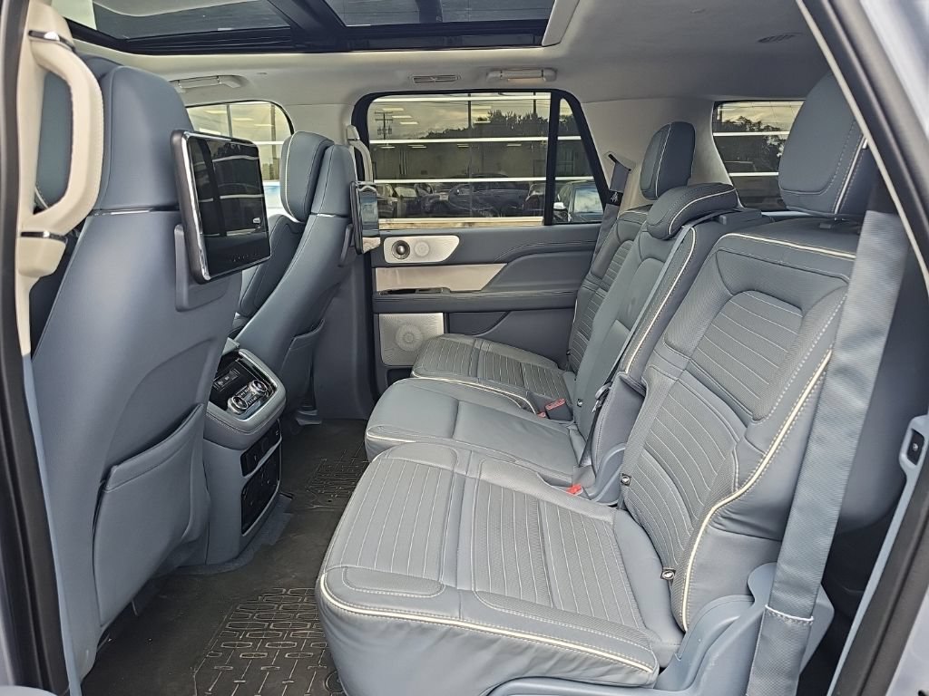 Used 2021 Lincoln Navigator L Black Label w/ Cargo Convenience Package AWD/4WD image 12