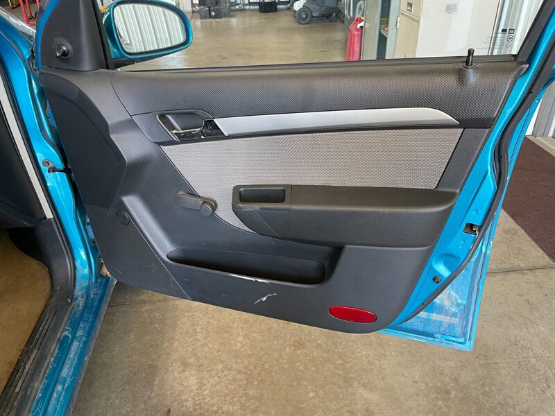 Used 2009 Chevrolet Aveo5 LT FWD image 19