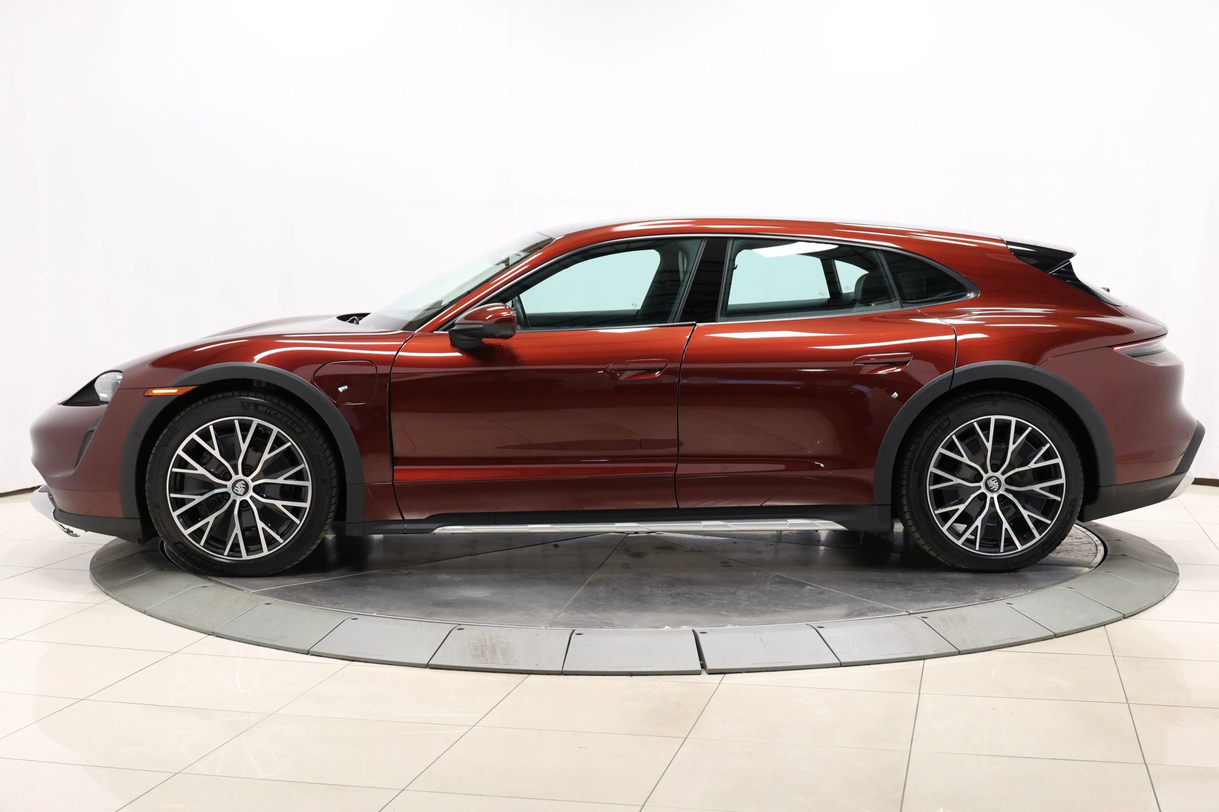Used 2022 Porsche Taycan 4 Cross Turismo w/ Technology Package AWD/4WD image 9
