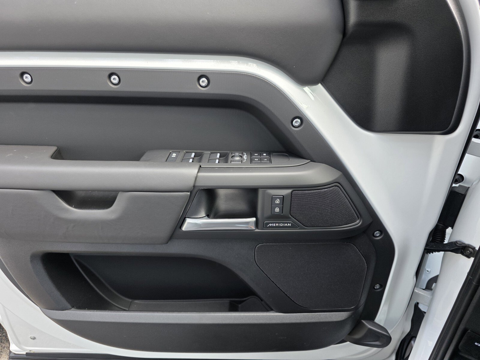 Used 2026 Land Rover Defender 130 S image 19