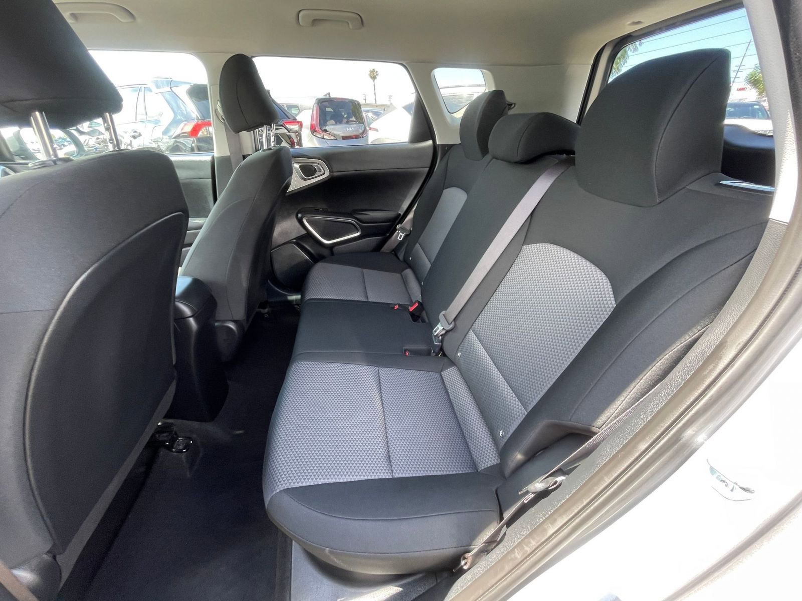 Used 2025 Kia Soul LX w/ LX Technology Package FWD image 25