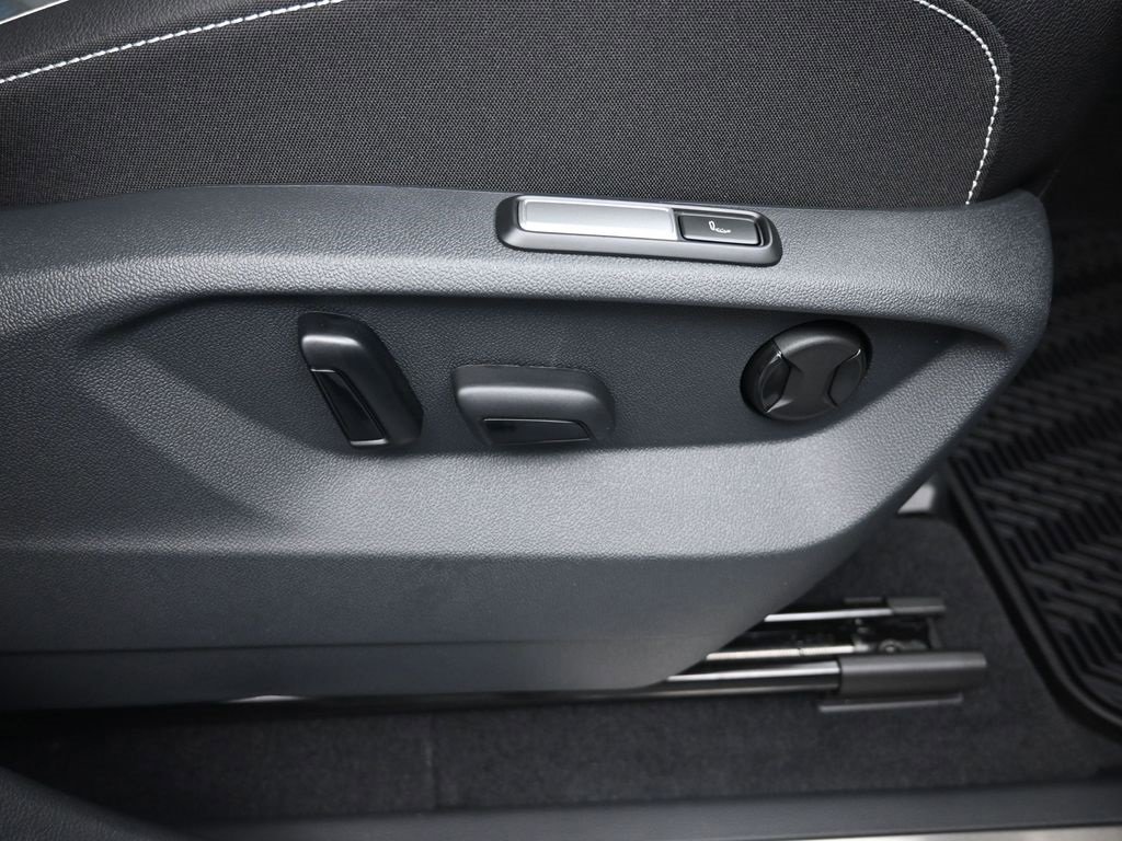 New 2025 Volkswagen Atlas Cross Sport SEL Premium R-Line image 29