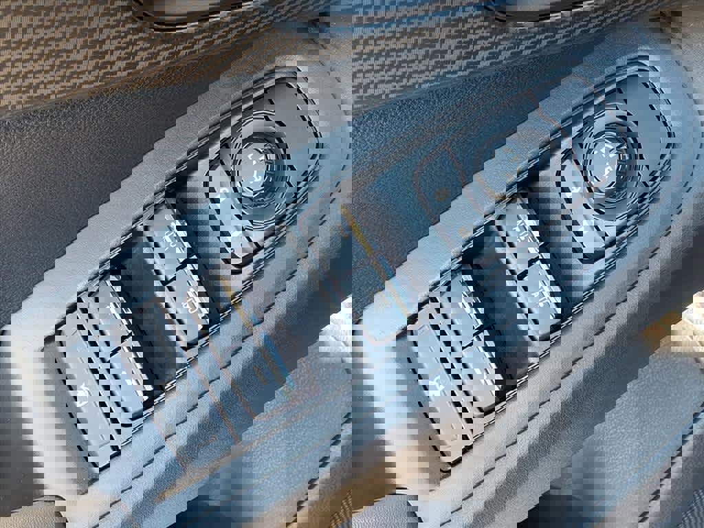 Certified 2025 Subaru Crosstrek 2.0i Premium image 24