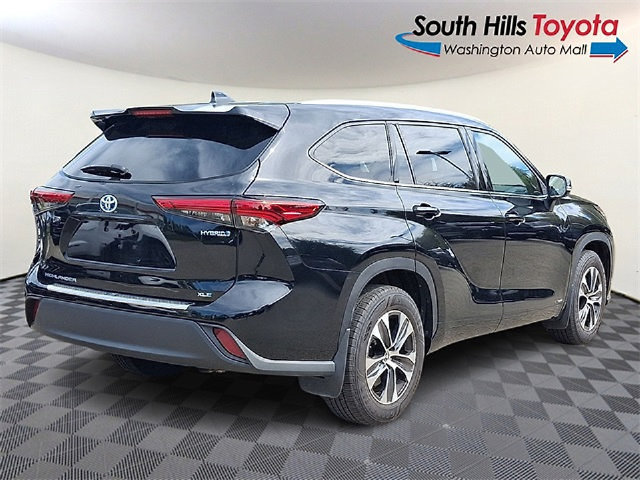 Used 2022 Toyota Highlander XLE AWD/4WD image 6