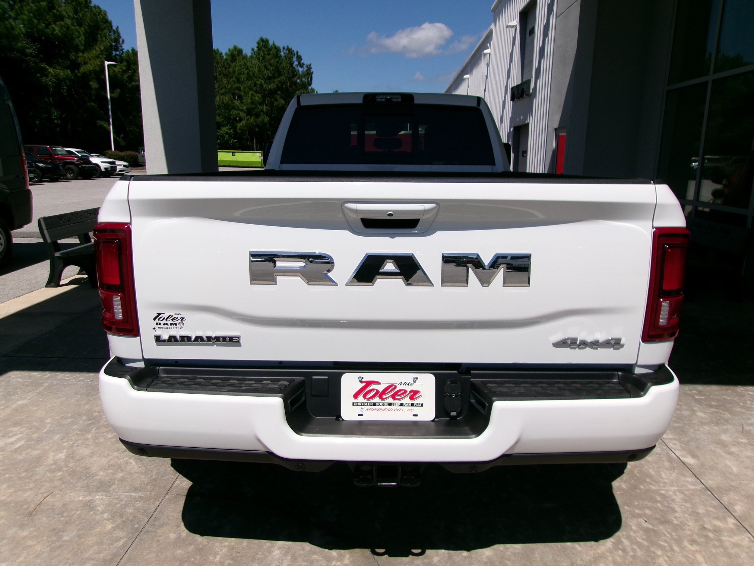 New 2026 RAM 3500 Laramie AWD/4WD image 21