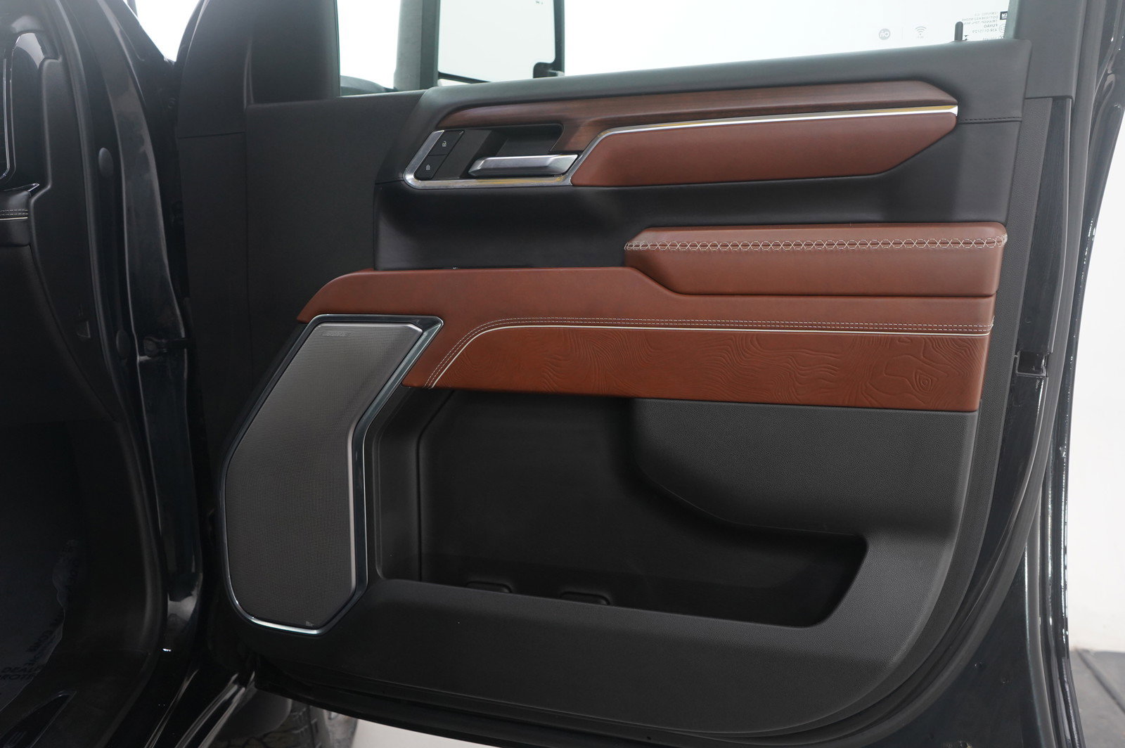 Used 2024 GMC Sierra 3500 Denali Ultimate image 9