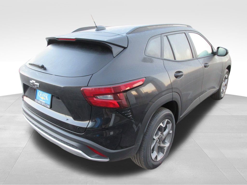 New 2026 Chevrolet Trax LT w/ LPO, Blackout Package FWD image 5