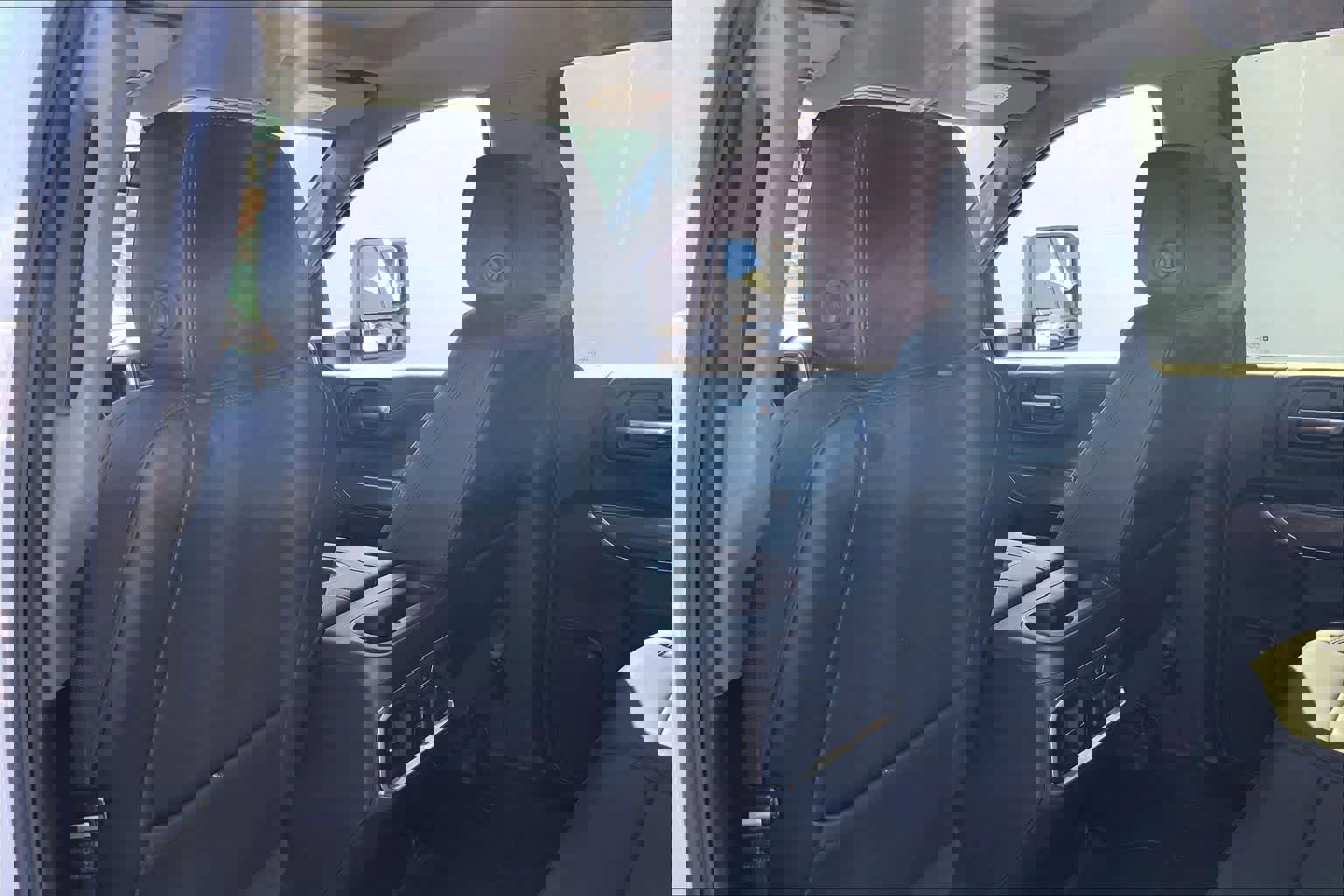 Used 2020 Chevrolet Silverado 2500 LTZ w/ LTZ Plus Package image 13