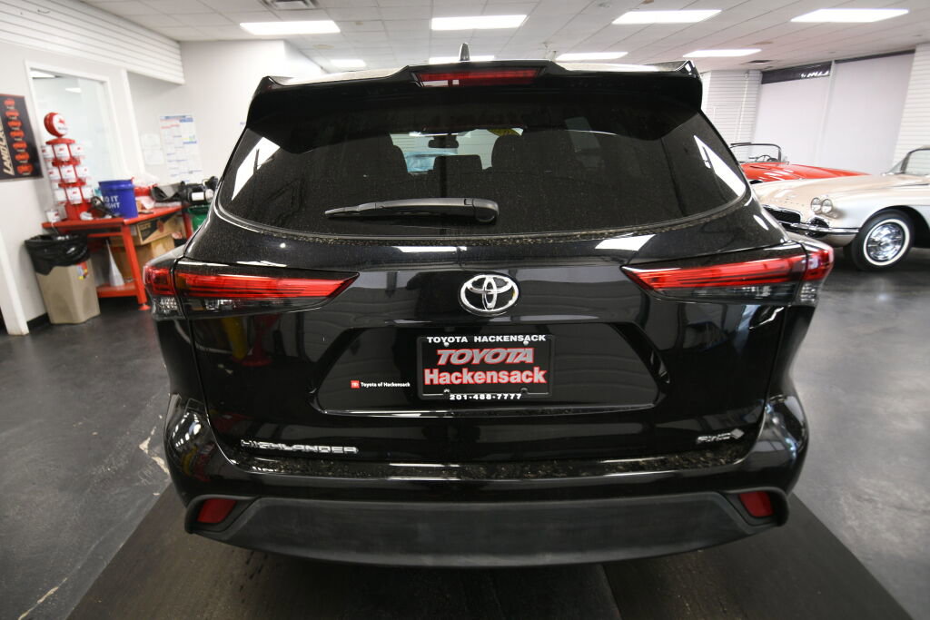 Used 2023 Toyota Highlander L AWD/4WD image 7