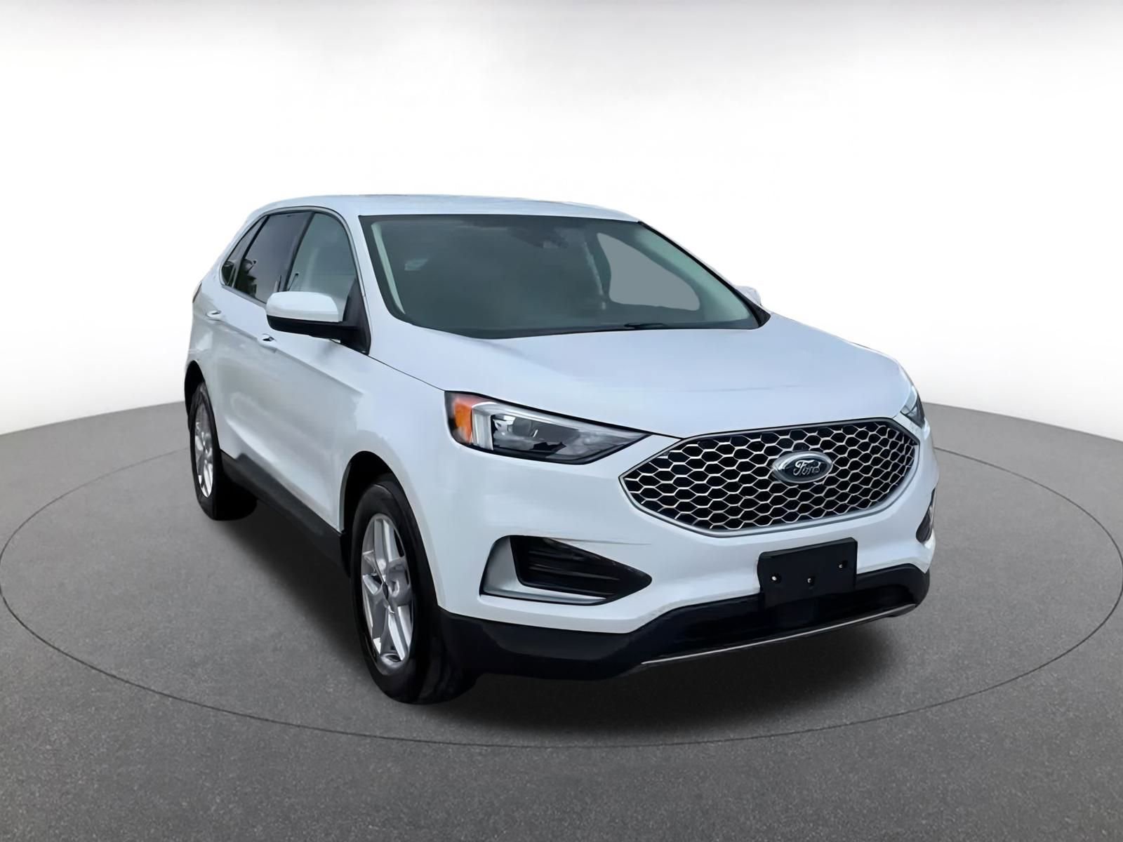 Used 2024 Ford Edge SEL image 2