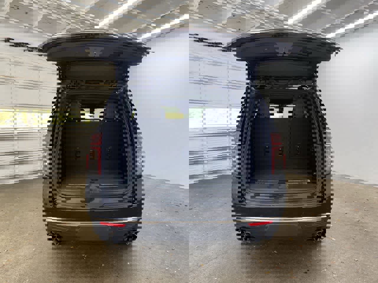 Used 2024 Chevrolet Tahoe High Country w/ Premium Package image 27