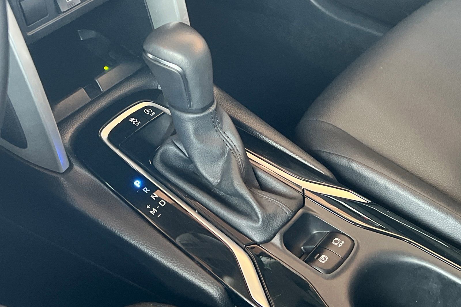 Used 2024 Toyota Corolla Cross XLE image 21