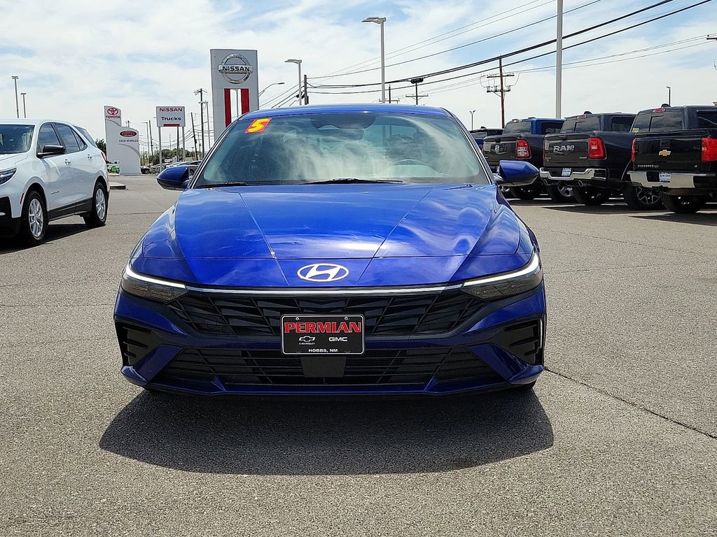 Used 2025 Hyundai Elantra SEL FWD image 3
