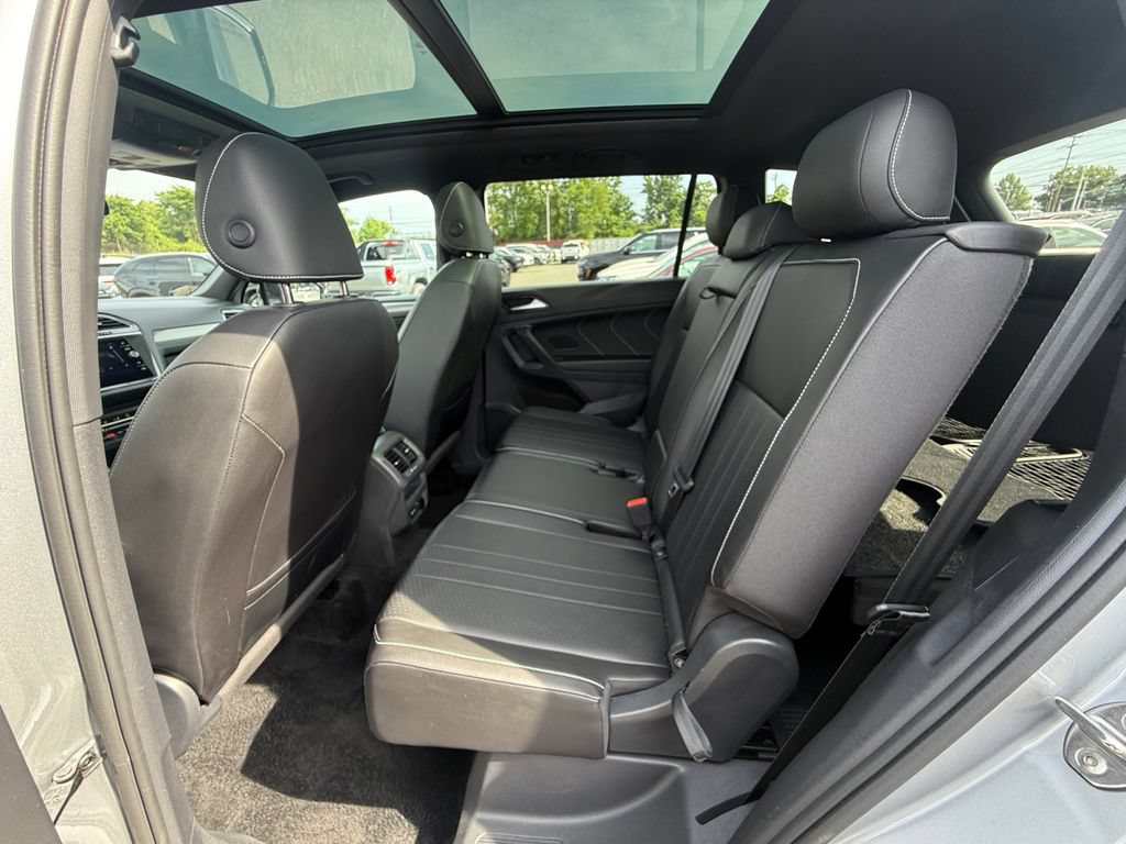 Used 2023 Volkswagen Tiguan SE R-Line FWD image 24