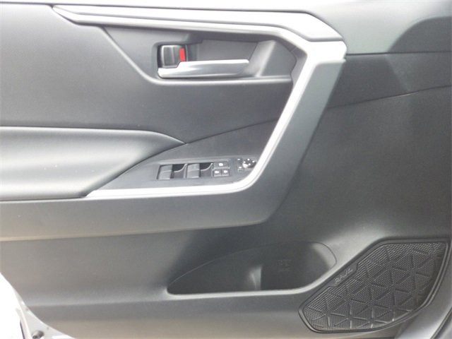 Used 2021 Toyota RAV4 XLE image 21