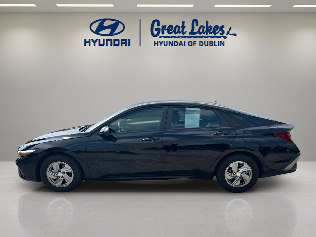Used 2026 Hyundai Elantra SE FWD image 2