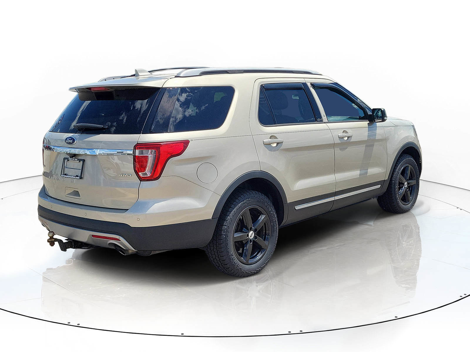 Used 2017 Ford Explorer XLT w/ Equipment Group 201A AWD/4WD image 3