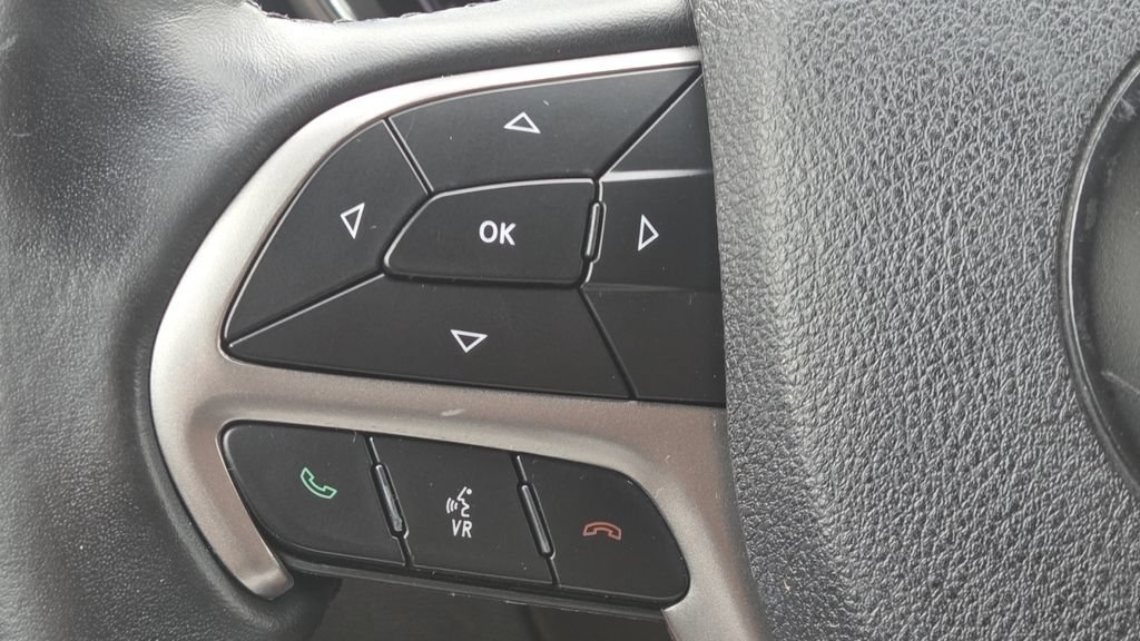 Used 2018 Jeep Grand Cherokee Altitude AWD/4WD image 29