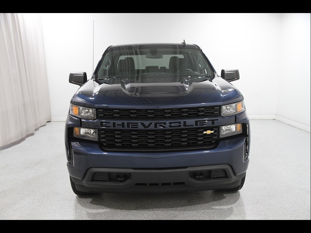 Used 2020 Chevrolet Silverado 1500 Custom w/ Custom Value Package AWD/4WD image 2