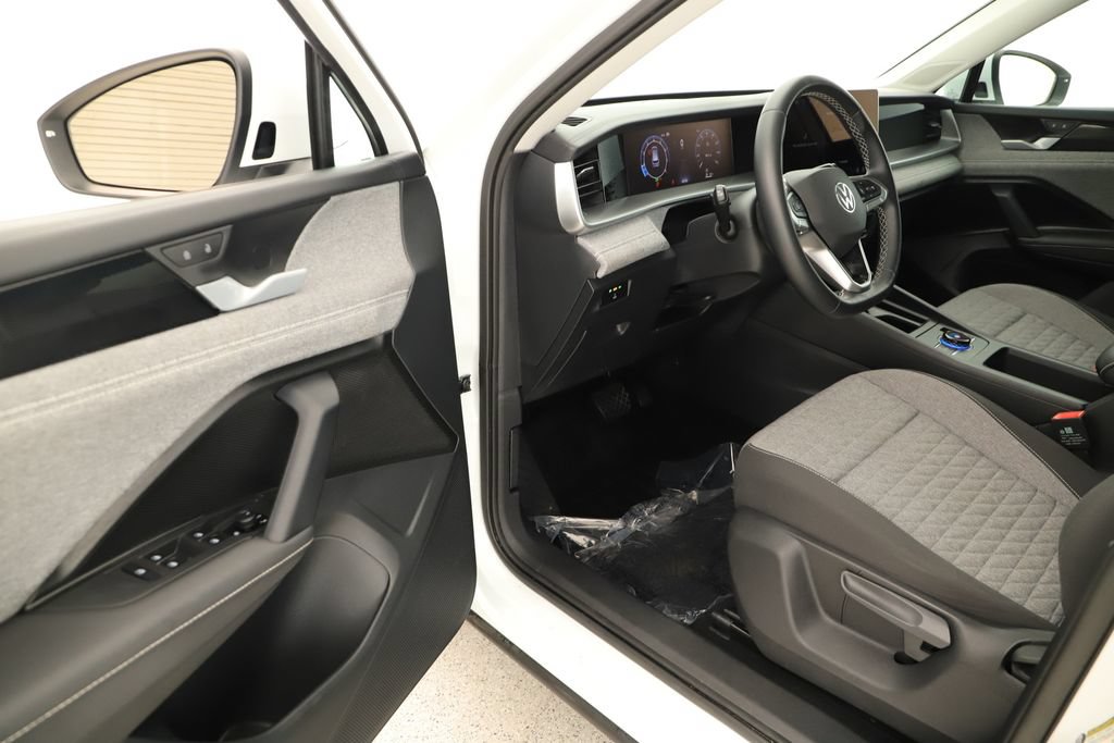 Used 2025 Volkswagen Tiguan S FWD image 14