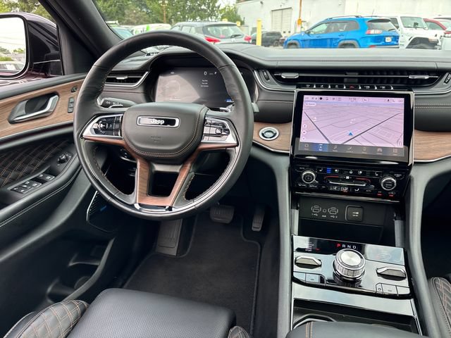 Used 2025 Jeep Grand Cherokee Summit w/ Obsidian Package AWD/4WD image 11