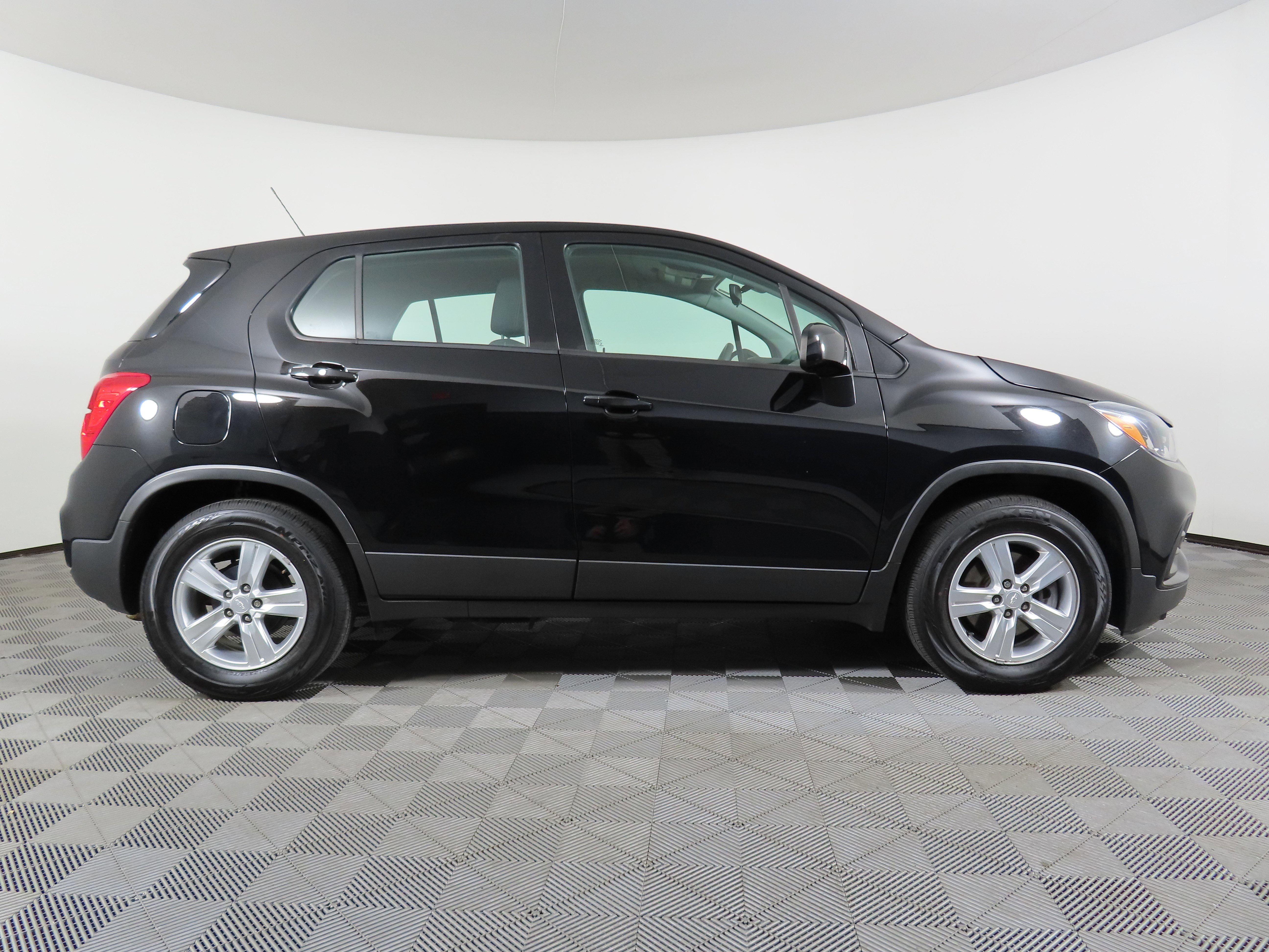 Used 2019 Chevrolet Trax LS image 37