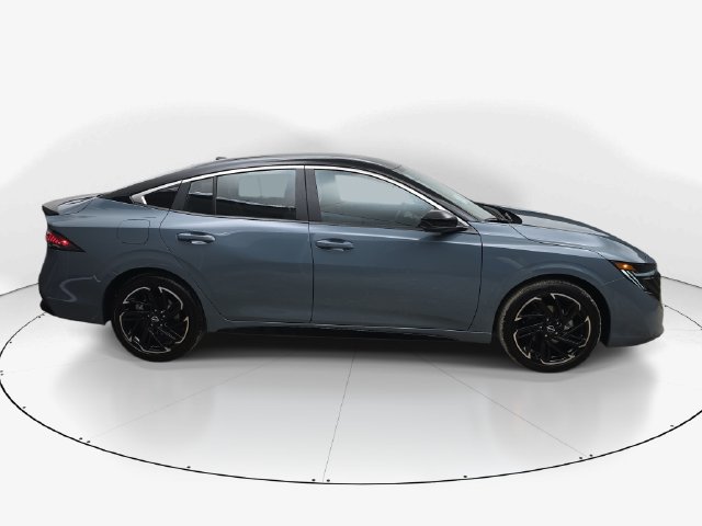 New 2027 Nissan Sentra SR w/ SR Premium Package FWD image 5