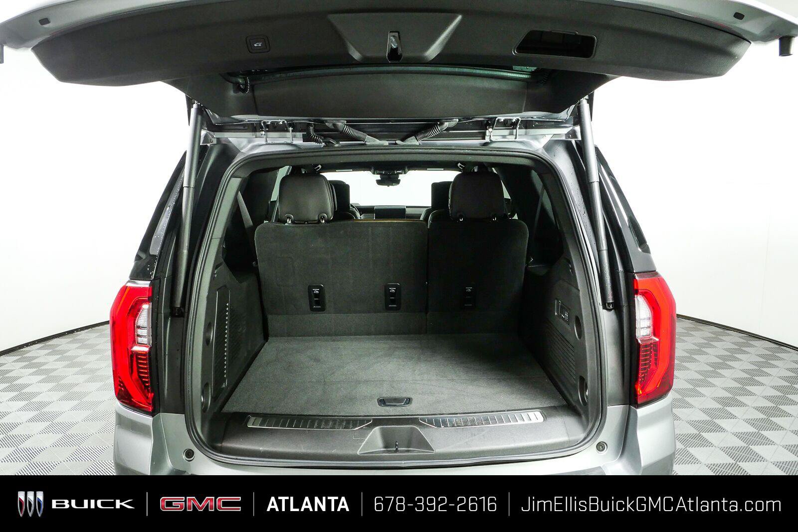 Used 2025 GMC Yukon XL Denali Ultimate w/ LPO, Floor Liner Package AWD/4WD image 33