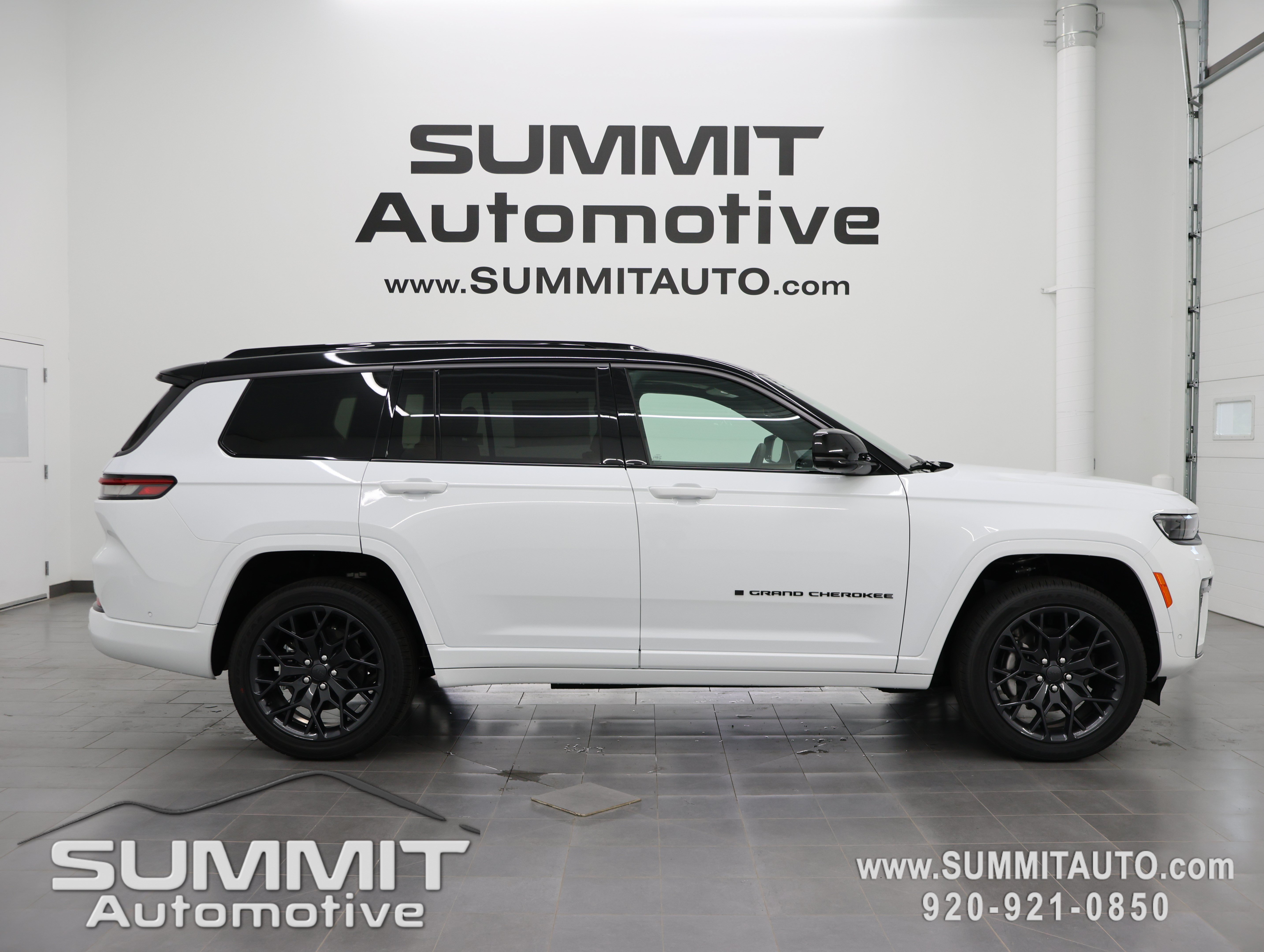 New 2026 Jeep Grand Cherokee L Summit w/ Obsidian Package AWD/4WD image 1