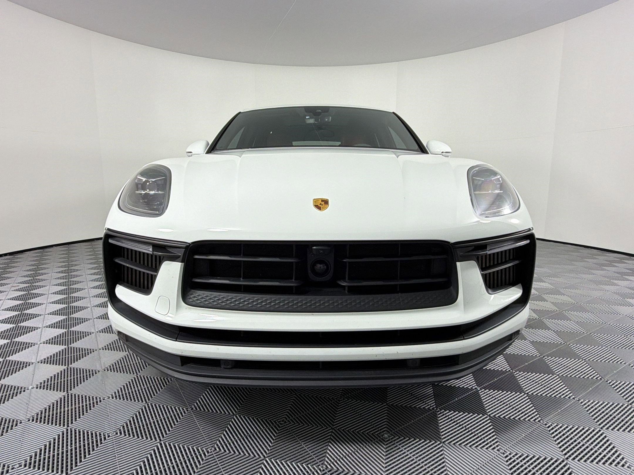 Certified 2022 Porsche Macan S image 13