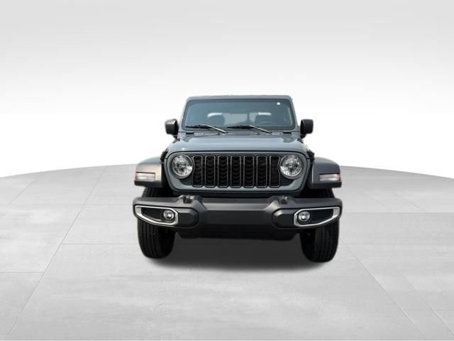Used 2024 Jeep Gladiator Sport AWD/4WD image 3