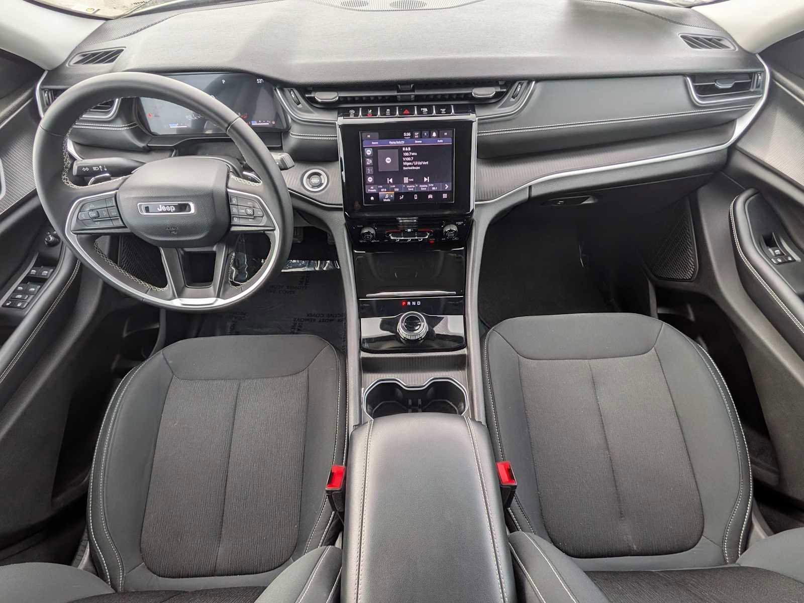 Used 2023 Jeep Grand Cherokee Laredo image 21