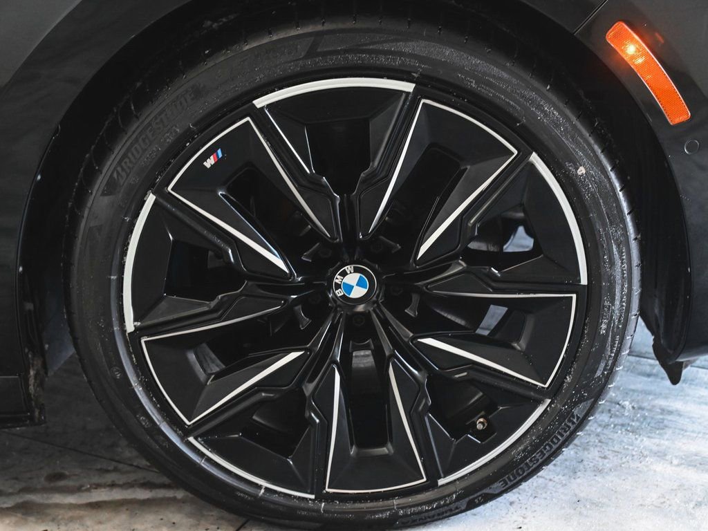 Used 2023 BMW i7 xDrive60 w/ Parking Assistance Package image 7
