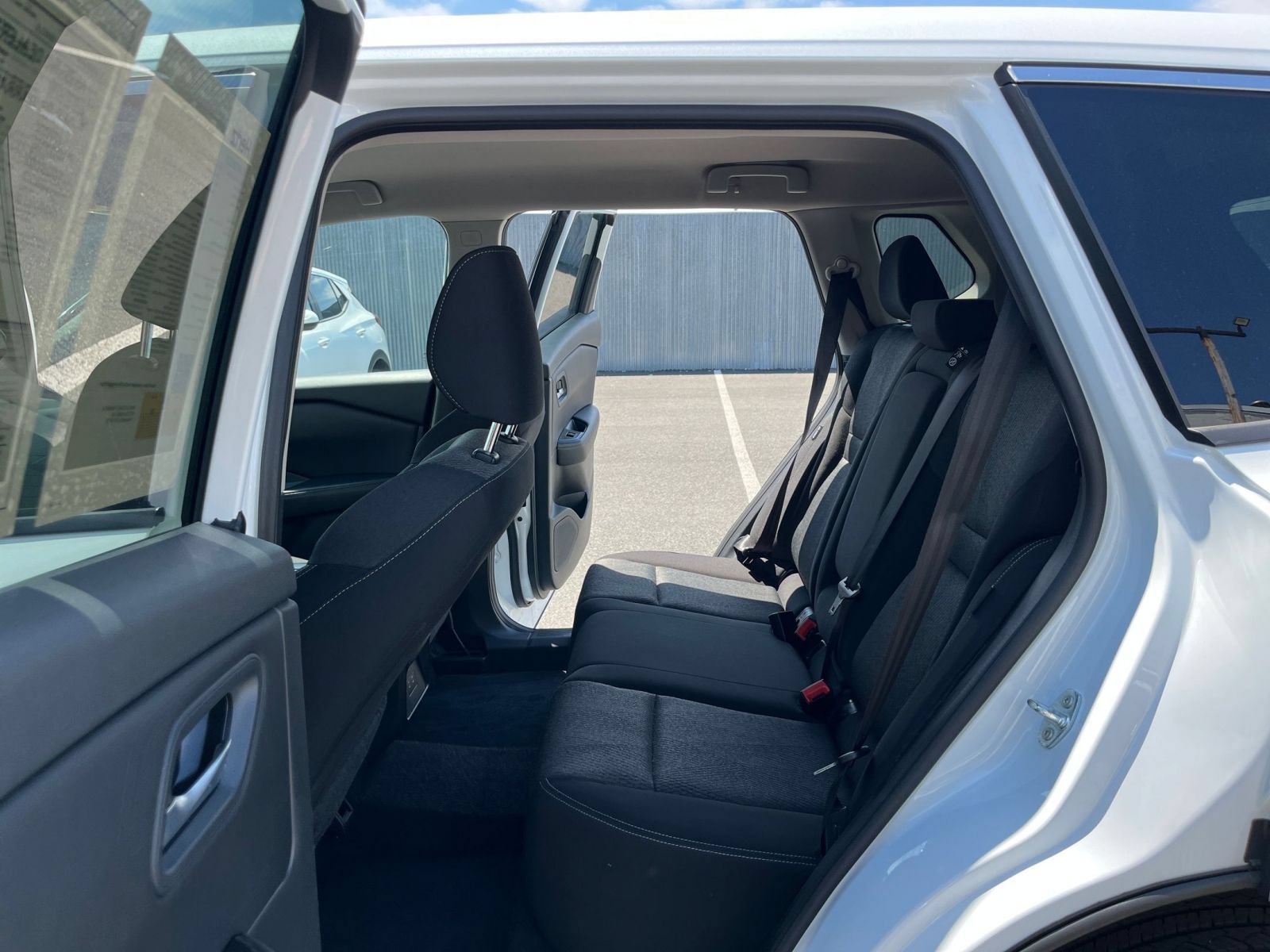 Used 2025 Nissan Rogue SV AWD/4WD image 28