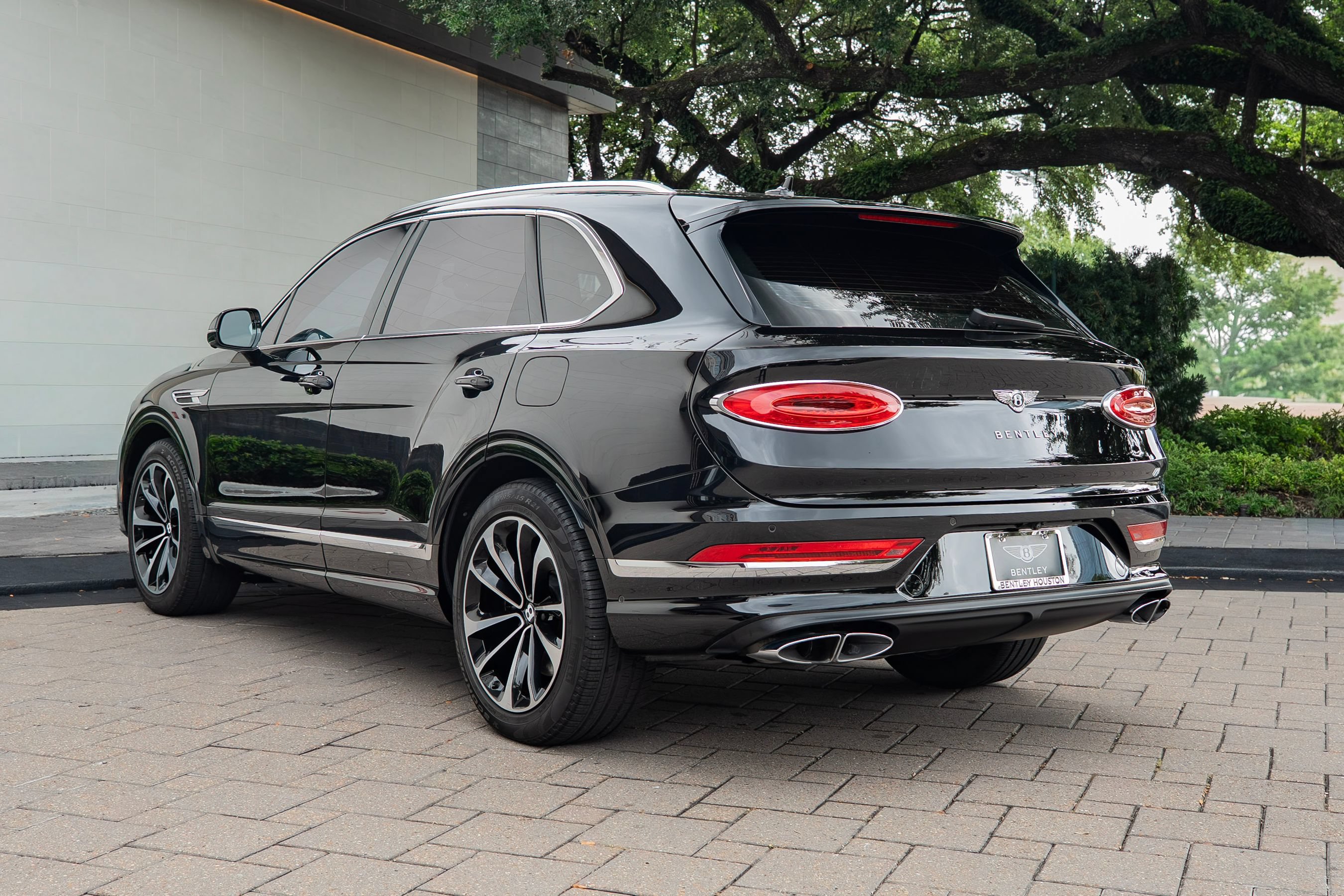 Certified 2024 Bentley Bentayga Plug-In Hybrid AWD/4WD image 15