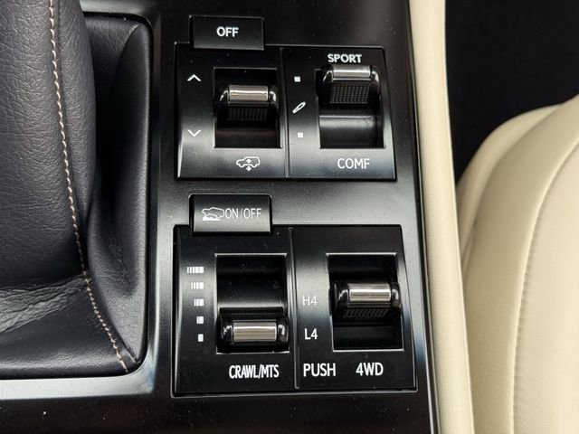 Used 2021 Lexus GX 460 Luxury w/ Off Road Package AWD/4WD image 21