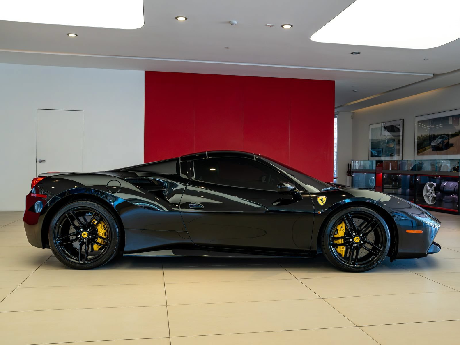 Used 2018 Ferrari 488 Spider RWD image 32