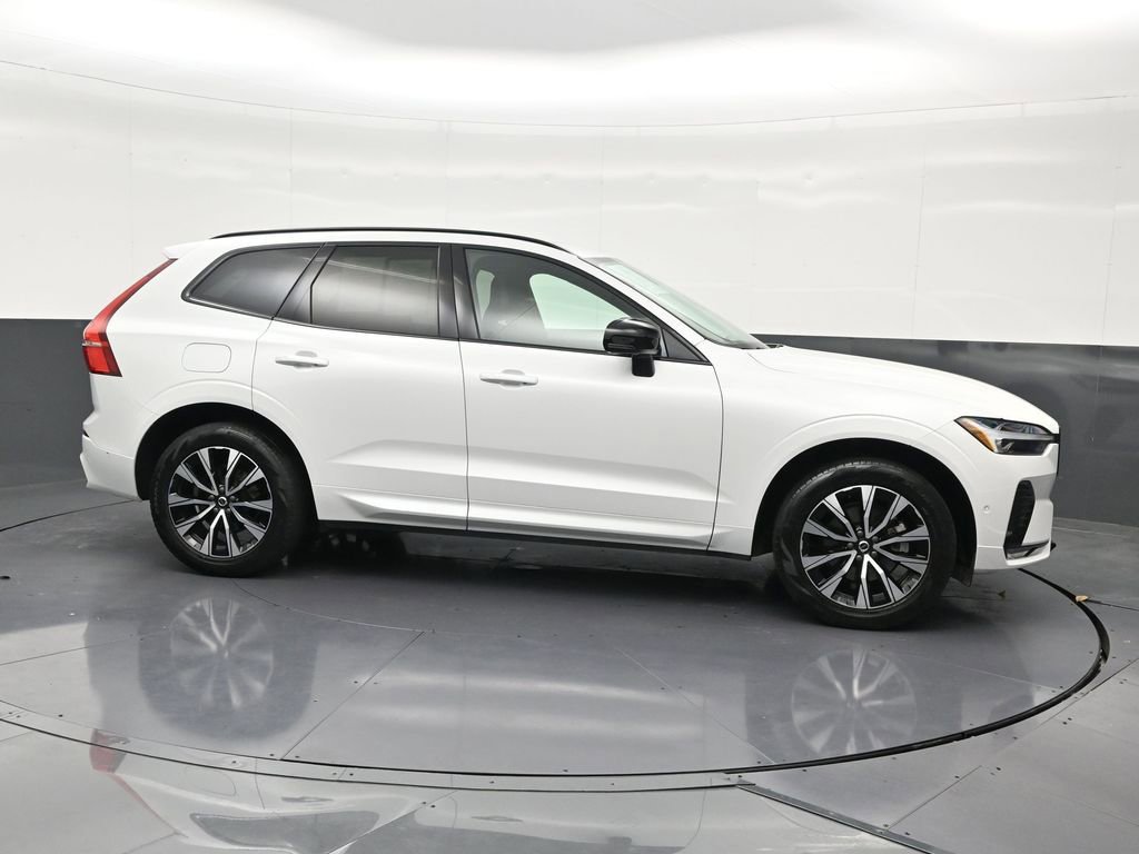 Used 2024 Volvo XC60 B5 Plus image 7