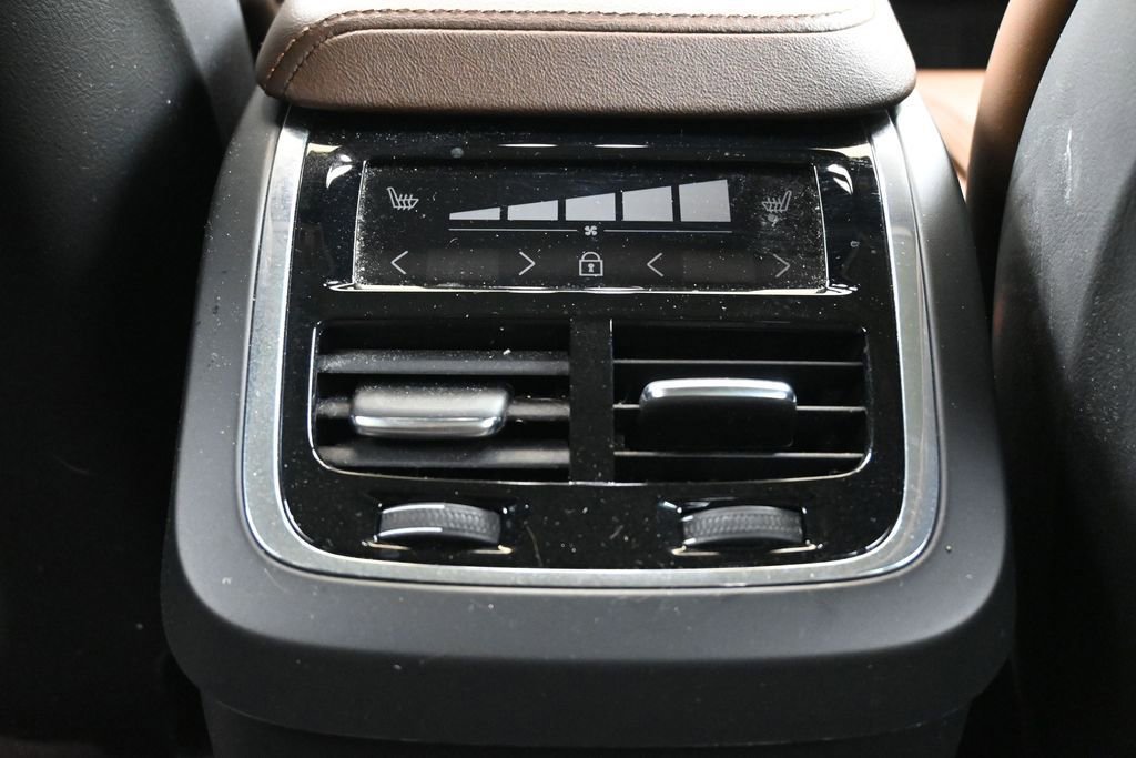 Used 2023 Volvo XC60 B5 Ultimate w/ Climate Package AWD/4WD image 21