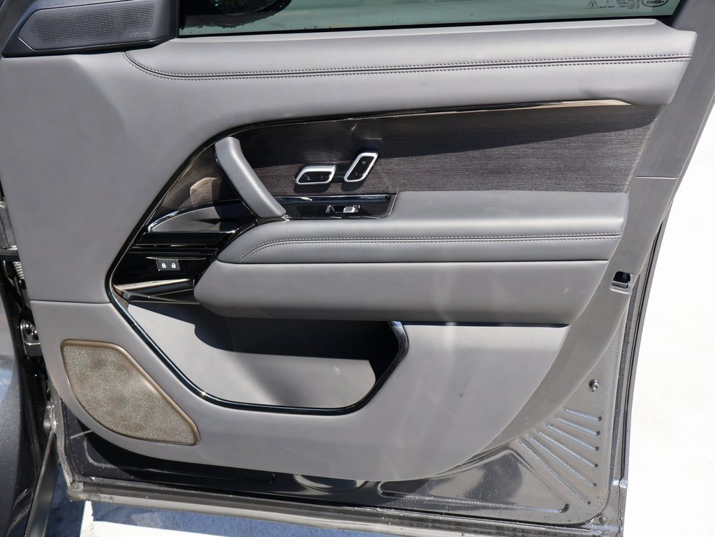 Used 2023 Land Rover Range Rover SV image 12