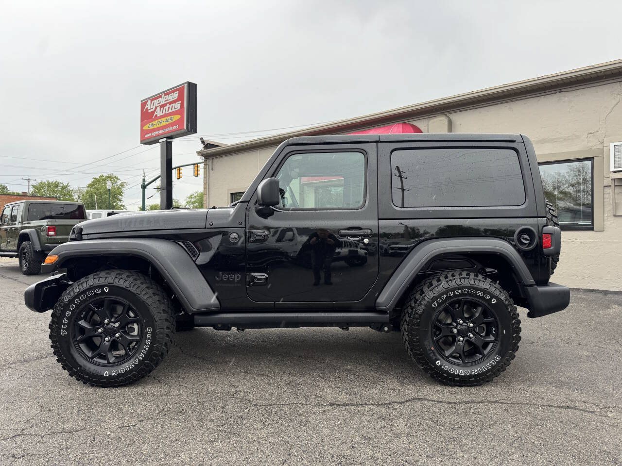 Used 2023 Jeep Wrangler 4WD Willys image 5