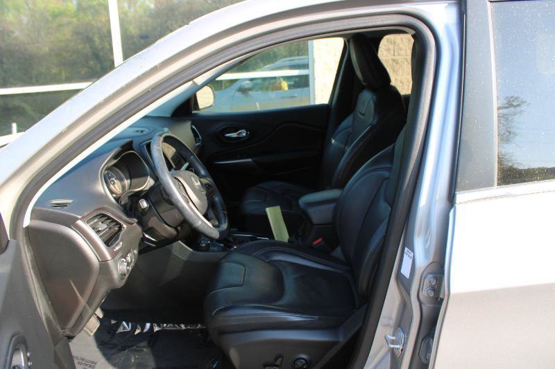 Used 2019 Jeep Cherokee Limited AWD/4WD image 11