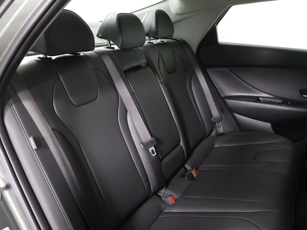 Used 2025 Hyundai Elantra Limited FWD image 47